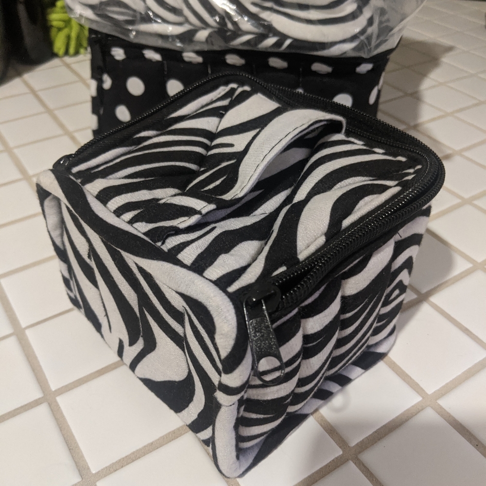 Essential Oil Case - Zebra Print - Picture 2 of 6